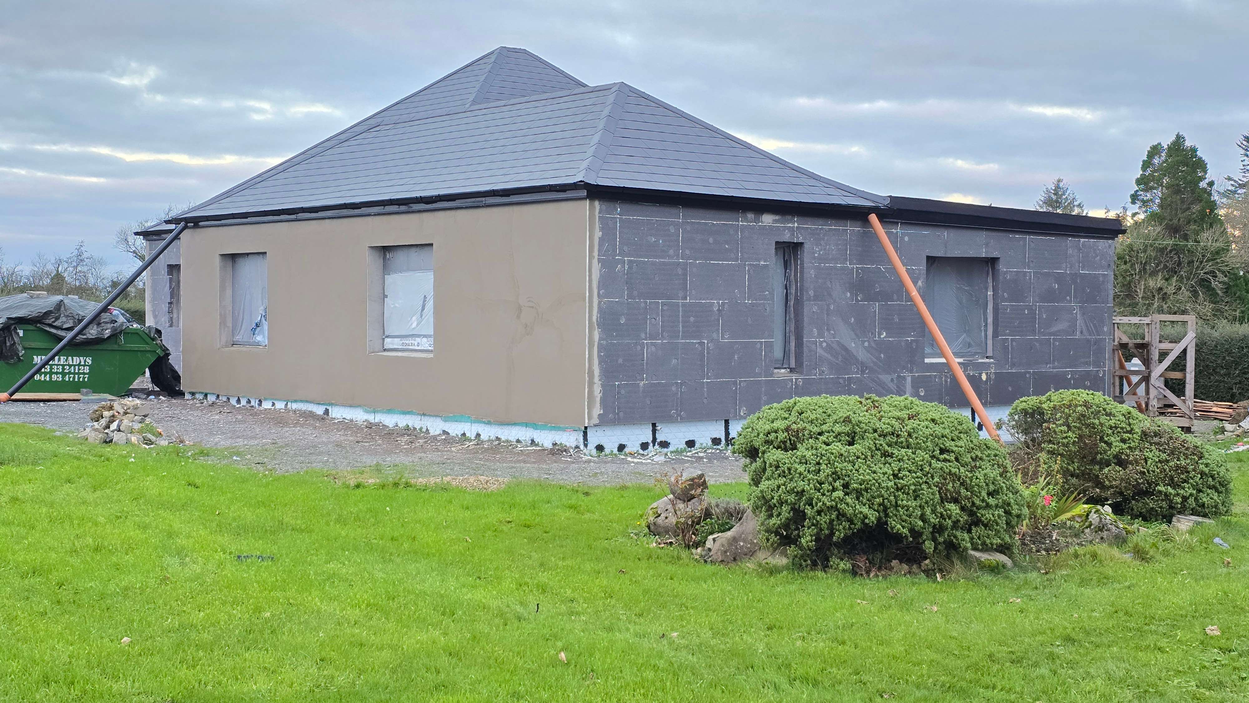 Facade insulation with black foam